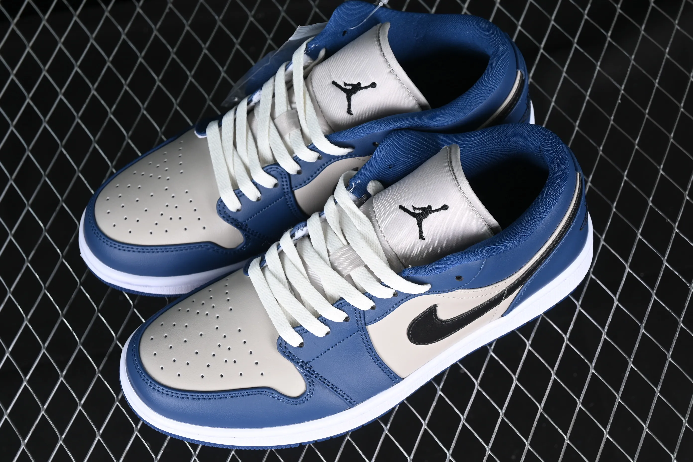 All categories Air Jordan Jordan series basketball shoes Air Jordan 1 Low Z version Air Jordan 1 Low "Georgetown" AJ1 Joe 1 Georgetown low-top cultural and casual sneakers DC0774-402